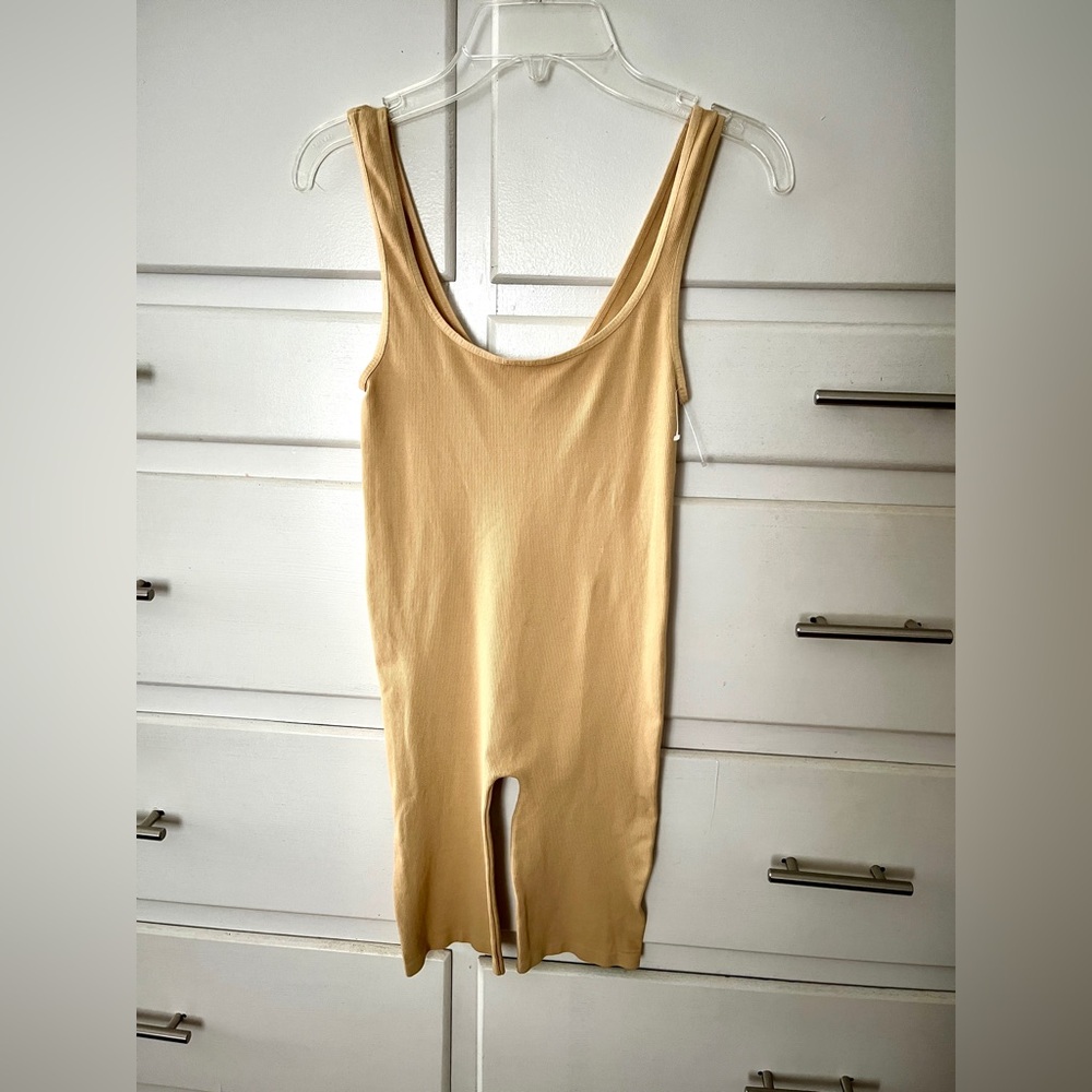 🆕 Free People One to Watch romper in light mustard size XS/small - Picture 5 of 11